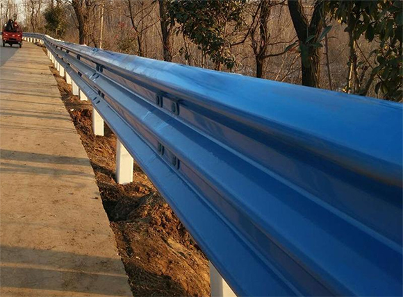 博尔塔拉公路波形护栏板的优点