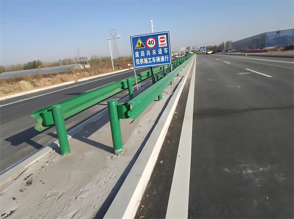 博尔塔拉公路护栏守护安全横跨多个行业的应用